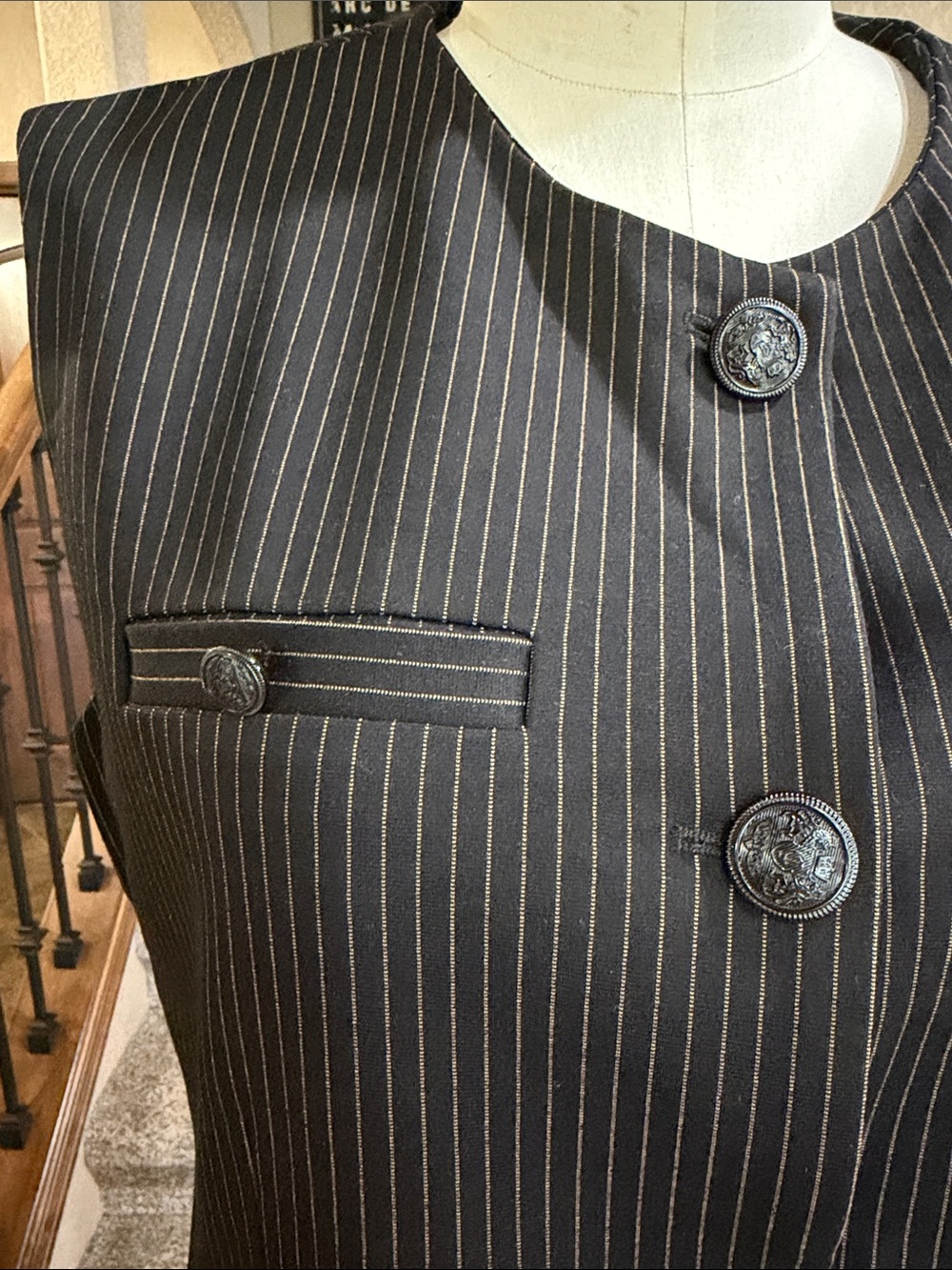 Elie Tahari Black/Canel Pinstripe Sleeveless Vest - L - Picture 2 of 9